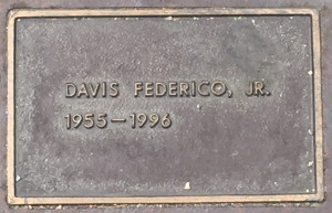 Federico, Davis